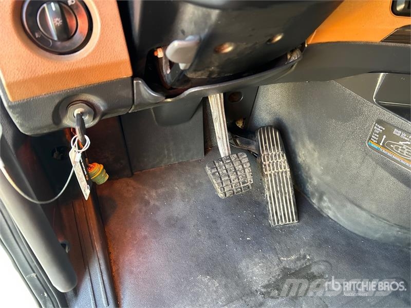 Freightliner Cascadia 126 6x4 T/A Sleeper Truck Tractor Sattelzugmaschinen