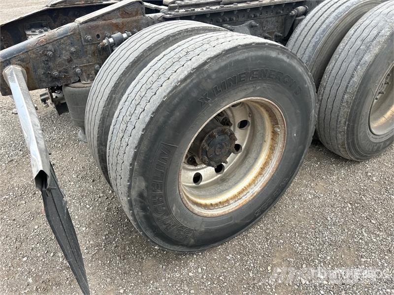 Freightliner Cascadia 126 6x4 T/A Sleeper Truck Tractor 曳引機組件