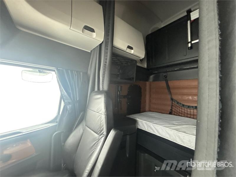 Freightliner Cascadia 126 Sattelzugmaschinen