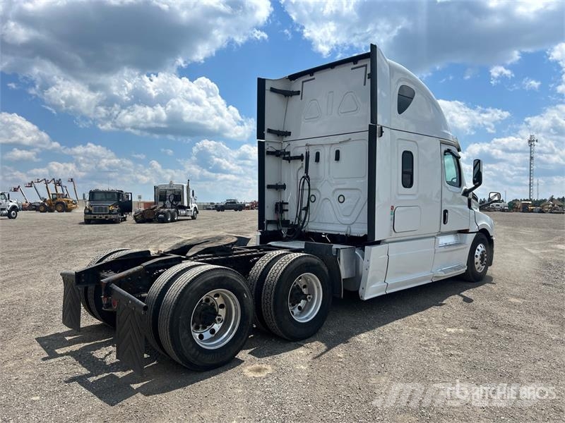 Freightliner Cascadia 126 6x4 T/A Sleeper Truck Tractor Motrici e Trattori Stradali