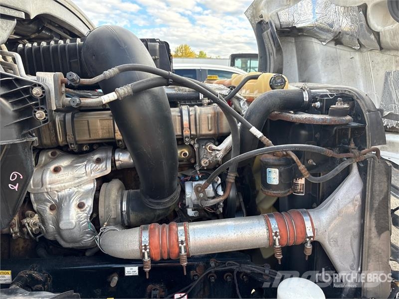 Freightliner Cascadia 126 6x4 T/A Sleeper Truck Tractor Tegljači