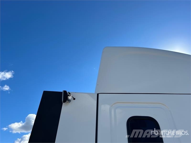 Freightliner Cascadia 126 وحدات الجر