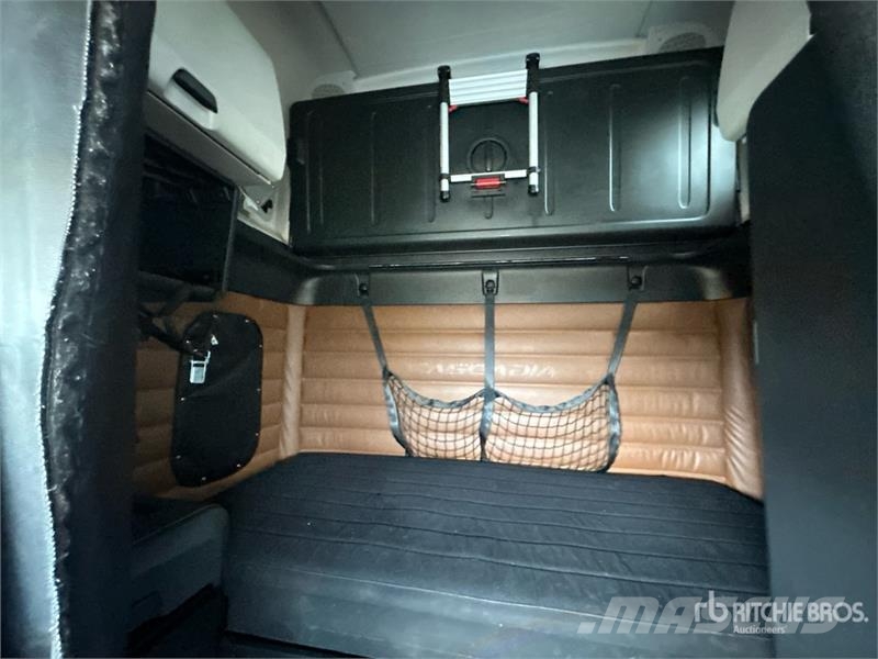Freightliner Cascadia 126 وحدات الجر