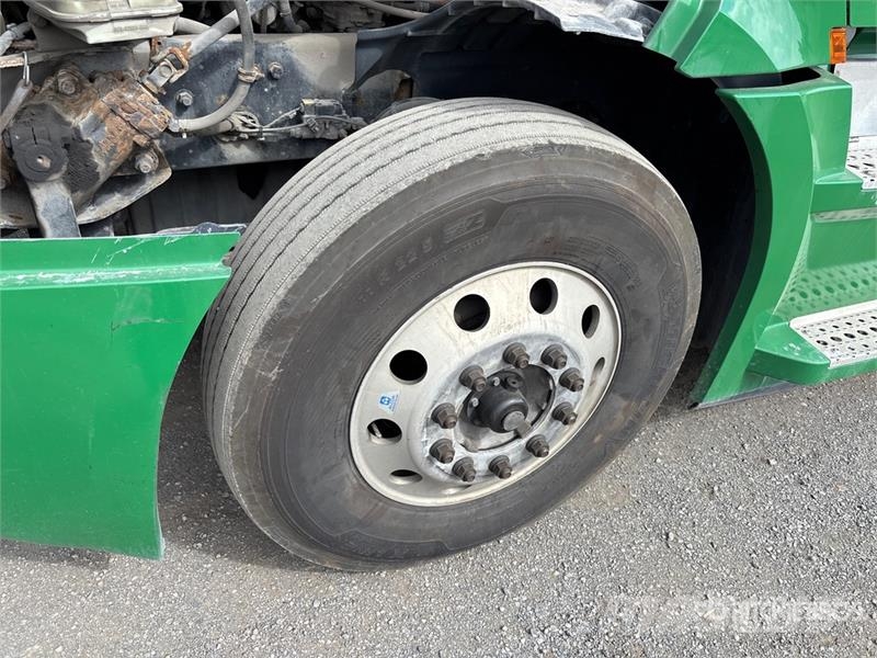 Freightliner Cascadia 126 6x4 T/A Sleeper Truck Tractor Тягачі