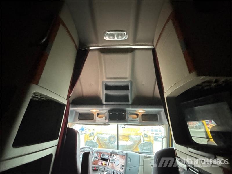 Freightliner Cascadia 125 6x4 T/A Sleeper Truck Tractor Sattelzugmaschinen