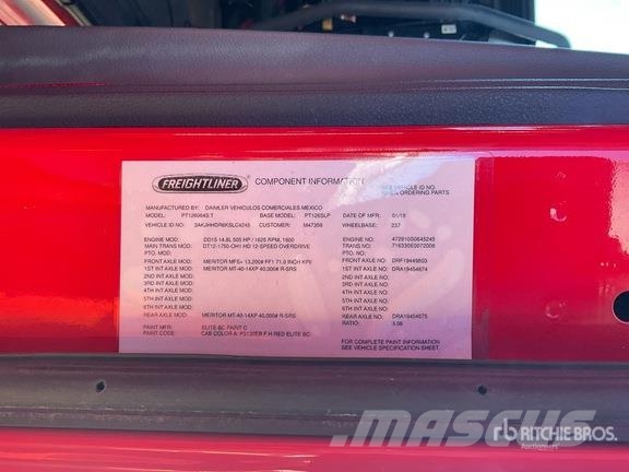 Freightliner Cascadia 126 6x4 T/A Sleeper Truck Tractor (Inoper وحدات الجر