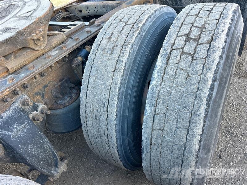 Freightliner Cascadia 125 6x4 T/A Sleeper Truck Tractor Тягачі