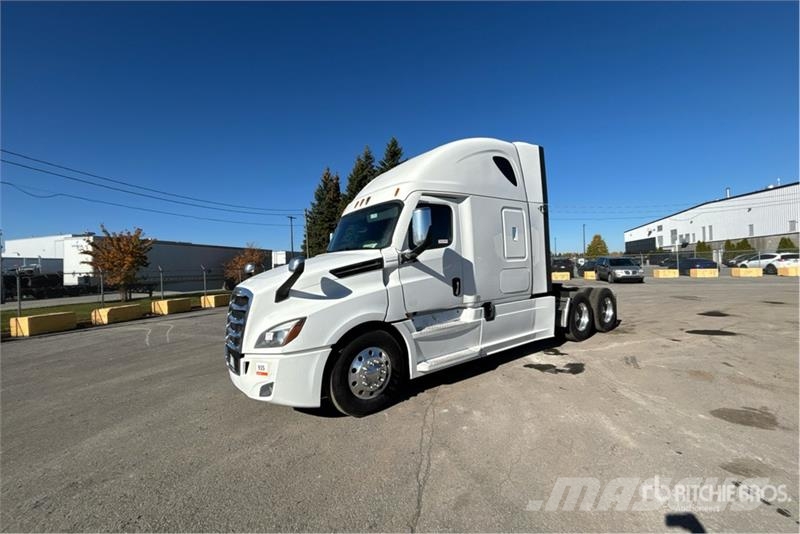 Freightliner Cascadia 126 6x4 T/A Sleeper Truck Tractor Тягачі