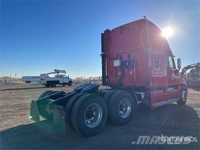 Freightliner Cascadia 125 6x4 T/A Sleeper Truck Tractor Sattelzugmaschinen