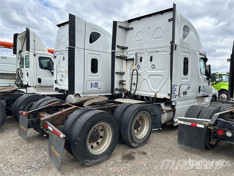 Freightliner Cascadia 126 6x4 T/A Sleeper Truck Tractor (Inoper Tractores (camiões)