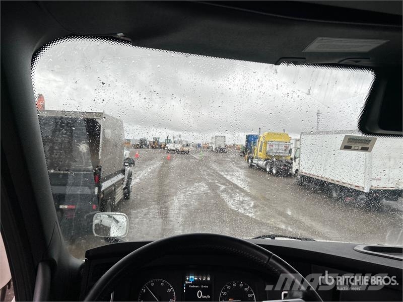 Freightliner Cascadia 126 Truck Tractor Units