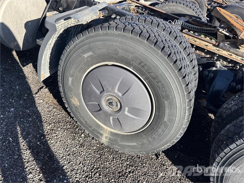 Freightliner Cascadia 126 6x4 T/A Sleeper Truck Tractor Tractor Units