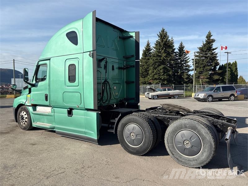 Freightliner Cascadia 126 T/A Sleeper Truck Tractor Sattelzugmaschinen