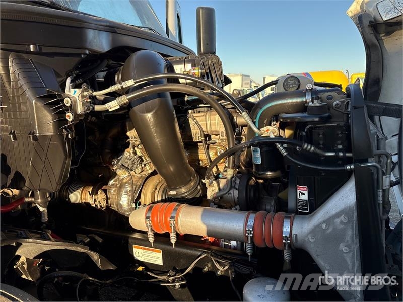 Freightliner Cascadia 126 6x4 T/A Sleeper Truck Tractor Седельные тягачи