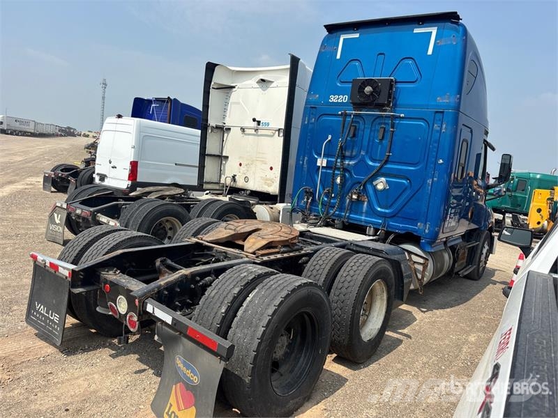 Freightliner Cascadia 126 6x4 T/A Sleeper Truck Tractor (Inoper Autotractoare