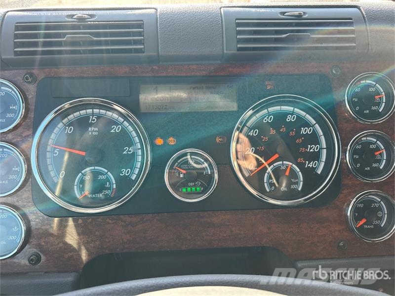 Freightliner Cascadia 125 6x4 T/A Sleeper Truck Tractor Truck Tractor Units