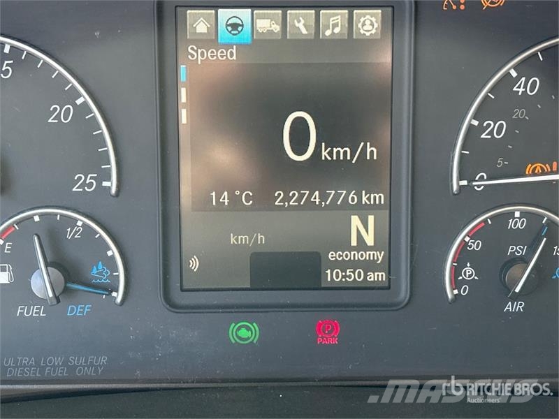 Freightliner Cascadia 126 6x4 T/A Sleeper Truck Tractor Nyergesvontatók