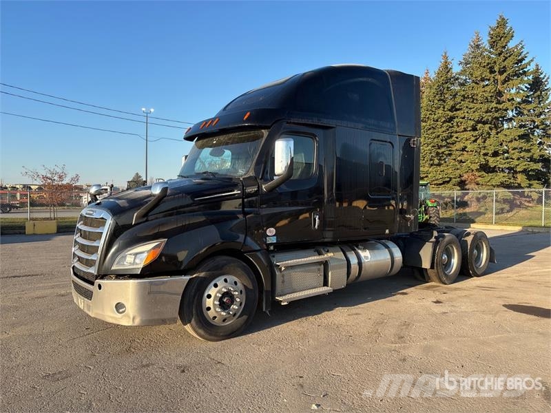 Freightliner Cascadia 126 6x4 T/A Sleeper Truck Tractor Tegljači