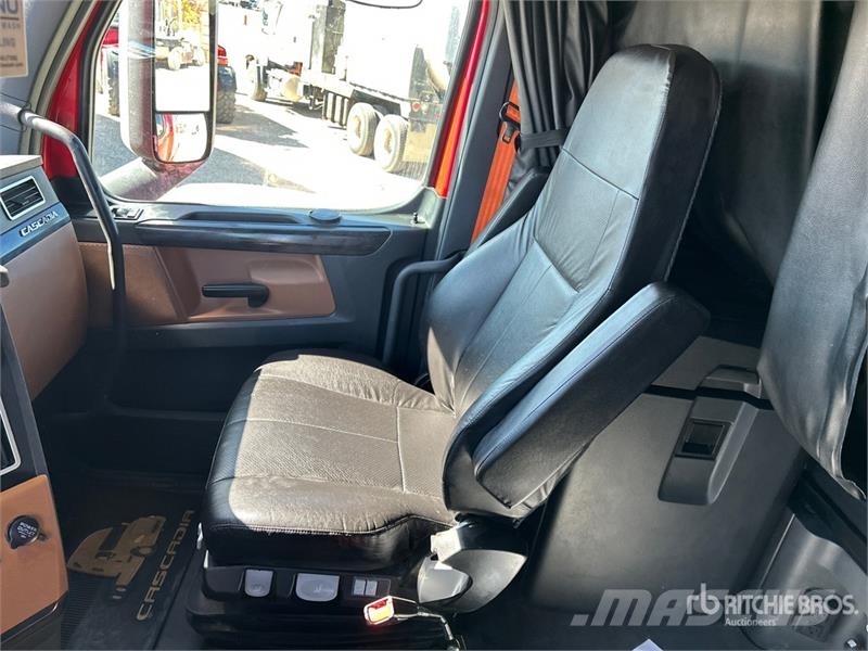 Freightliner Cascadia 126 وحدات الجر