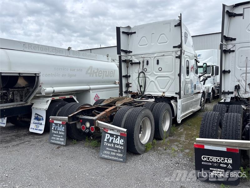 Freightliner Cascadia 126 6x4 6x4 T/A Sleeper Truck Tractor (In Tractor Units