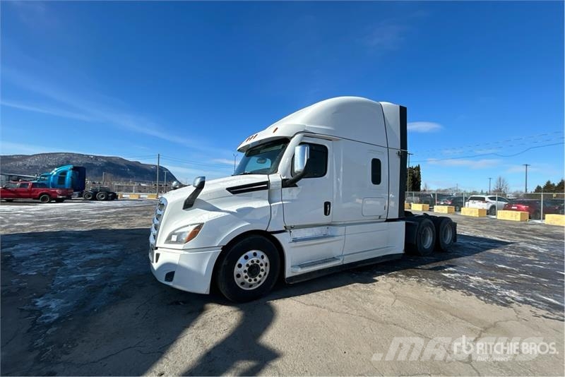 Freightliner Cascadia 126 6x4 T/A Sleeper Truck Tractor Tegljači