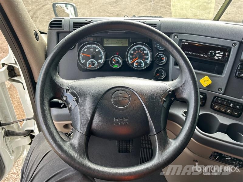 Freightliner Cascadia 113 Trekkers