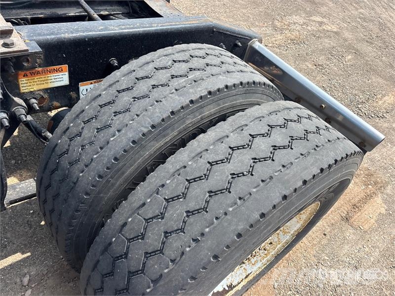 Freightliner Cascadia 126 6x4 T/A Sleeper Truck Tractor (Inoper Autotractoare