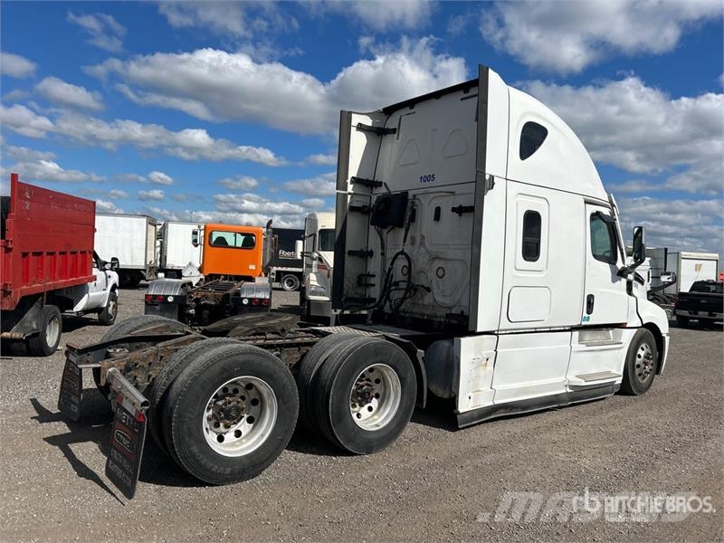 Freightliner Cascadia 126 6x4 T/A Sleeper Truck Tractor Седельные тягачи