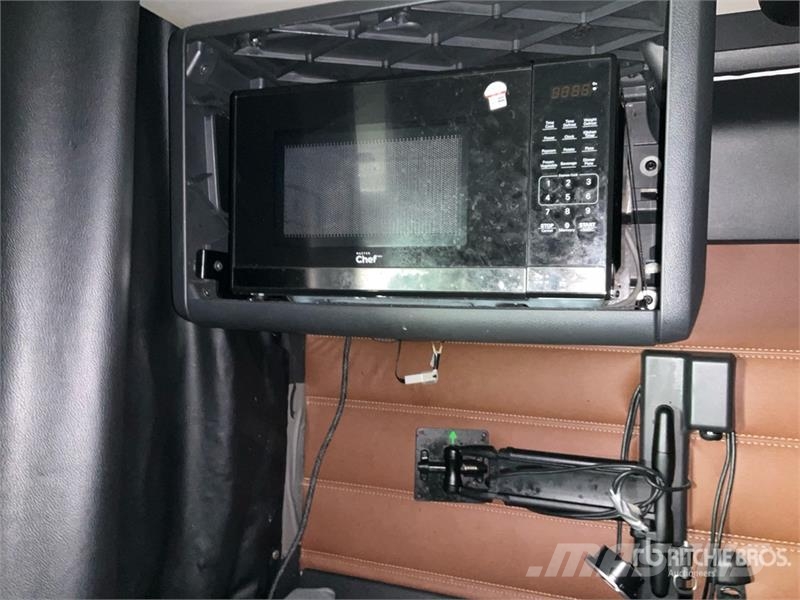 Freightliner Cascadia 126 6x4 T/A Sleeper Truck Tractor وحدات الجر