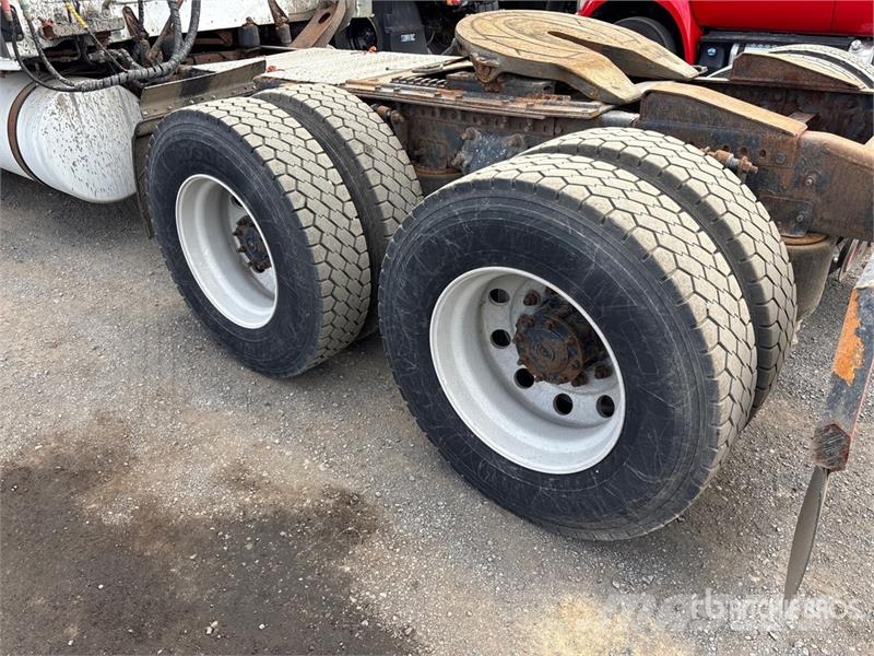 Freightliner Cascadia 125 6x4 T/A Sleeper Truck Tractor Trekkvogner
