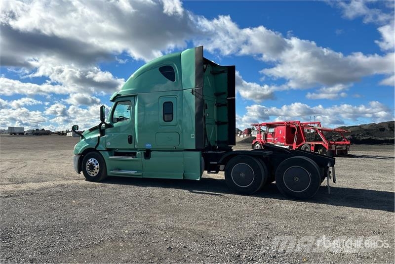 Freightliner Cascadia 126 6x4 T/A Sleeper Truck Tractor Nyergesvontatók