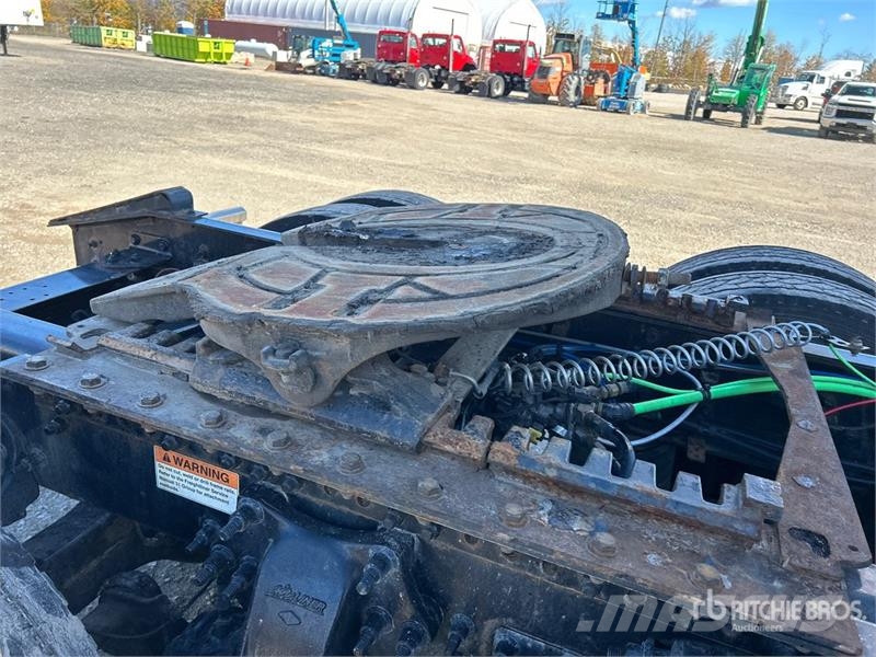 Freightliner Cascadia 126 6x4 T/A Sleeper Truck Tractor وحدات الجر