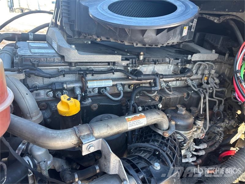Freightliner Cascadia 126 6x4 T/A Sleeper Truck Tractor 牵引车