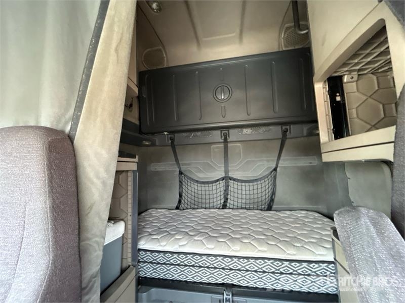 Freightliner Cascadia 125 6x4 T/A Sleeper Truck Tractor Truck Tractor Units