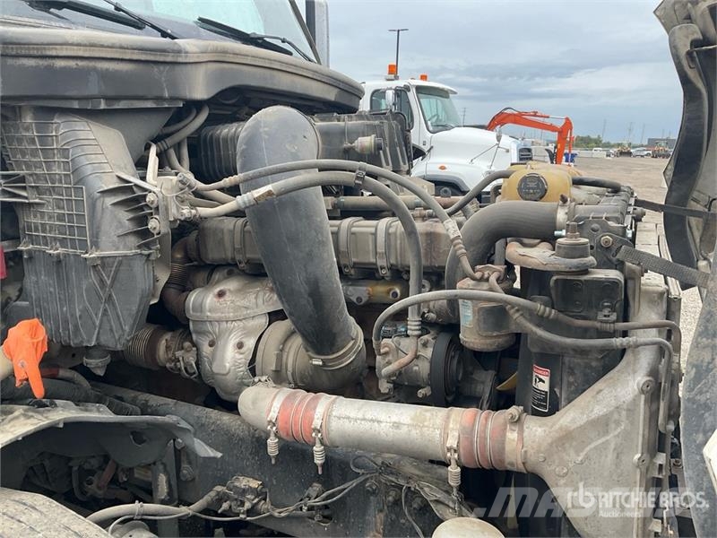 Freightliner Cascadia 126 6x4 T/A Sleeper Truck Tractor Traktorske jedinice