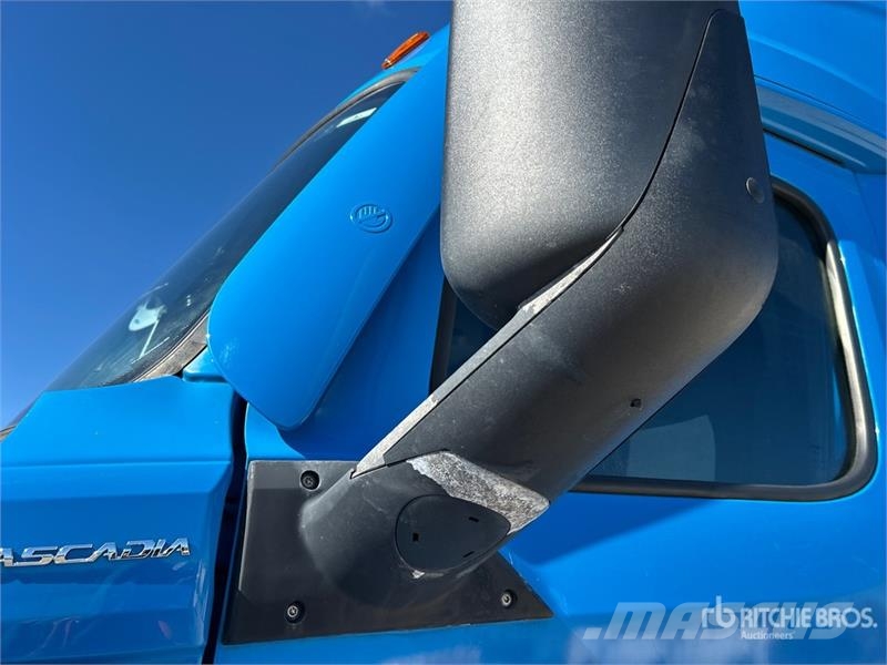 Freightliner Cascadia 126 6x4 T/A Sleeper Truck Tractor وحدات الجر
