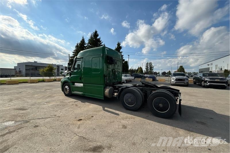 Freightliner Cascadia 126 6x4 T/A Sleeper Truck Tractor Tegljači