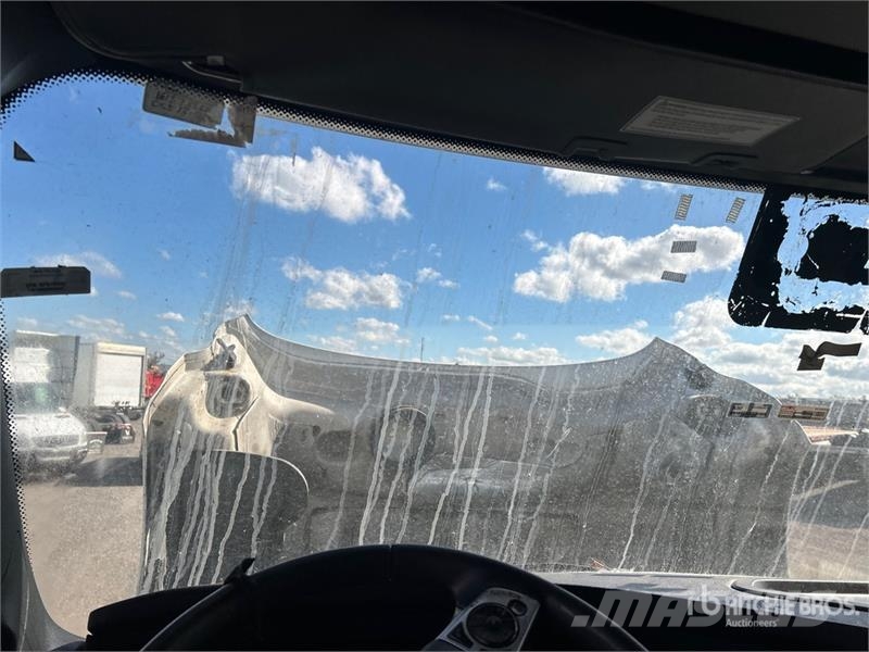 Freightliner Cascadia 126 6x4 T/A Sleeper Truck Tractor Седельные тягачи