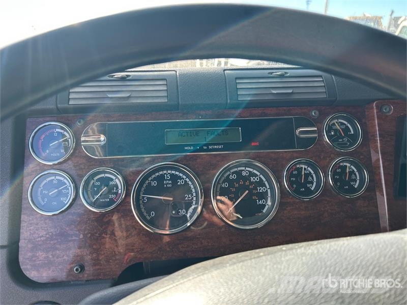 Freightliner Cascadia 125 6x4 T/A Sleeper Truck Tractor Седельные тягачи
