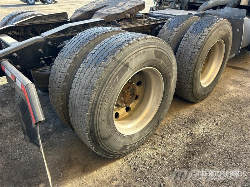 Freightliner Cascadia 125 6x4 T/A Sleeper Truck Tractor Седельные тягачи