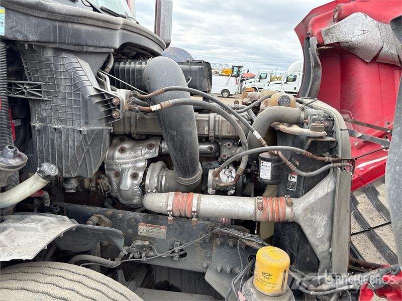 Freightliner Cascadia 126 6x4 T/A Sleeper Truck Tractor Truck Tractor Units