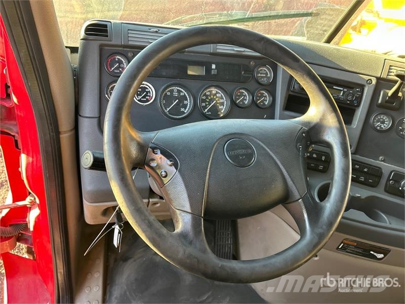 Freightliner Cascadia 125 6x4 T/A Sleeper Truck Tractor Sattelzugmaschinen