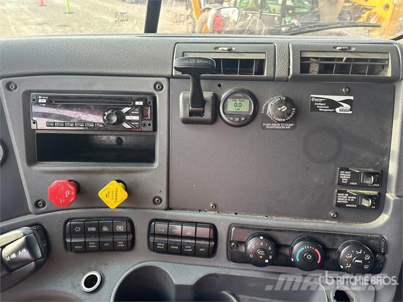 Freightliner Cascadia 125 6x4 T/A Sleeper Truck Tractor Tegljači