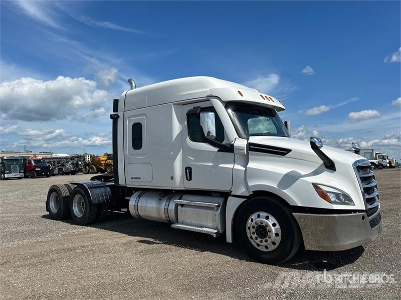 Freightliner Cascadia 126 6x4 T/A Sleeper Truck Tractor 曳引機組件