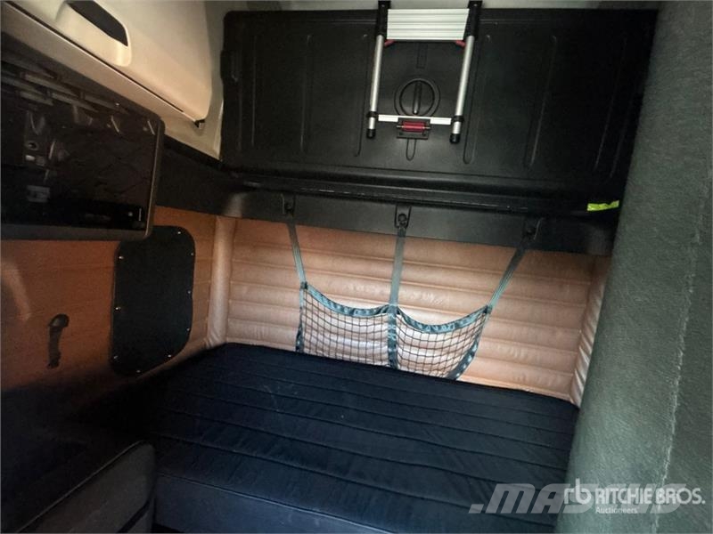Freightliner Cascadia 126 وحدات الجر