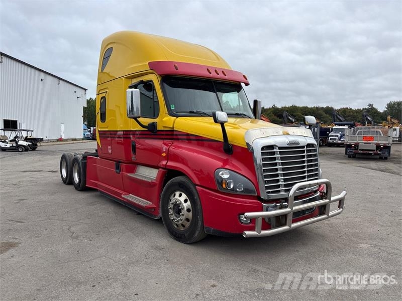 Freightliner Cascadia 125 6x4 T/A Sleeper Truck Tractor Sattelzugmaschinen