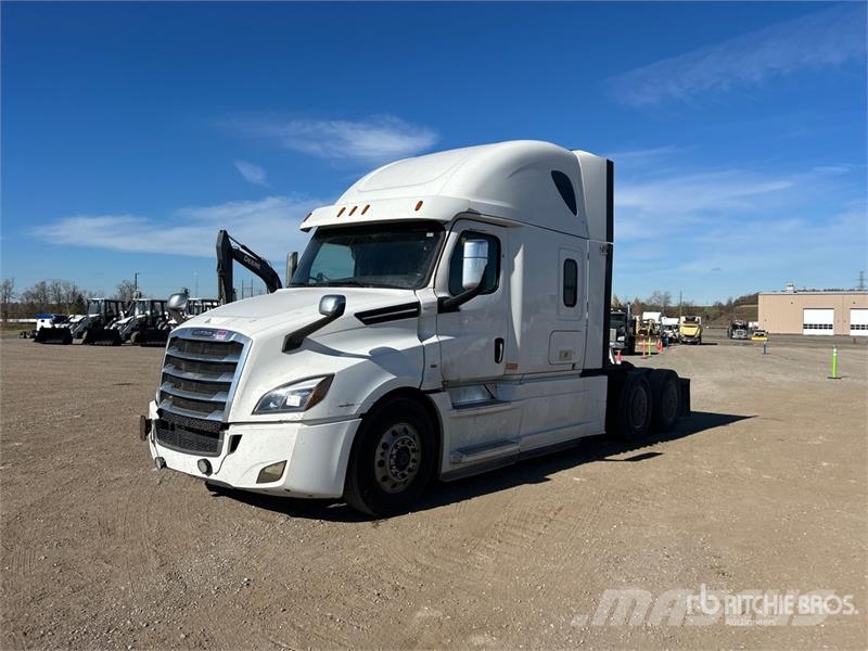 Freightliner Cascadia 126 6x4 T/A Sleeper Truck Tractor Sattelzugmaschinen