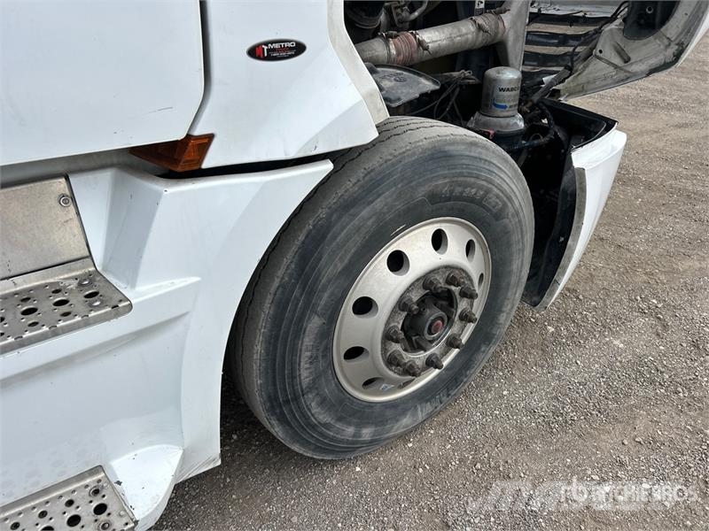 Freightliner Cascadia 126 6x4 T/A Sleeper Truck Tractor Tractor Units