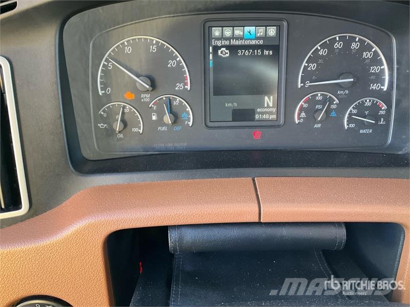Freightliner Cascadia 126 6x4 T/A Sleeper Truck Tractor وحدات الجر