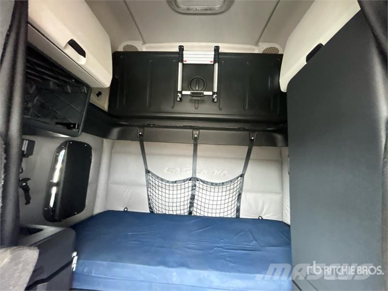 Freightliner Cascadia 126 6x4 T/A Sleeper Truck Tractor Truck Tractor Units